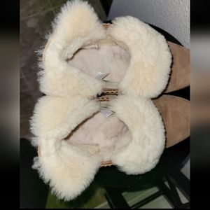 Women uggs in size 8.5